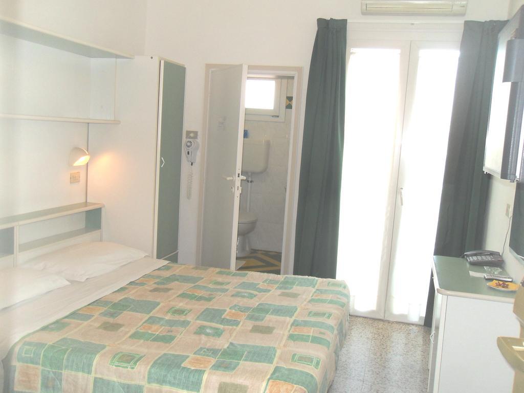 Hotel Aros Rimini Exterior foto